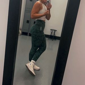 Seamless camo gymshark leggings. Size small. Dark green.